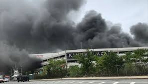 Enorme incendio en centro comercial de Nueva York Enorme incendio en centro comercial de Nueva York
